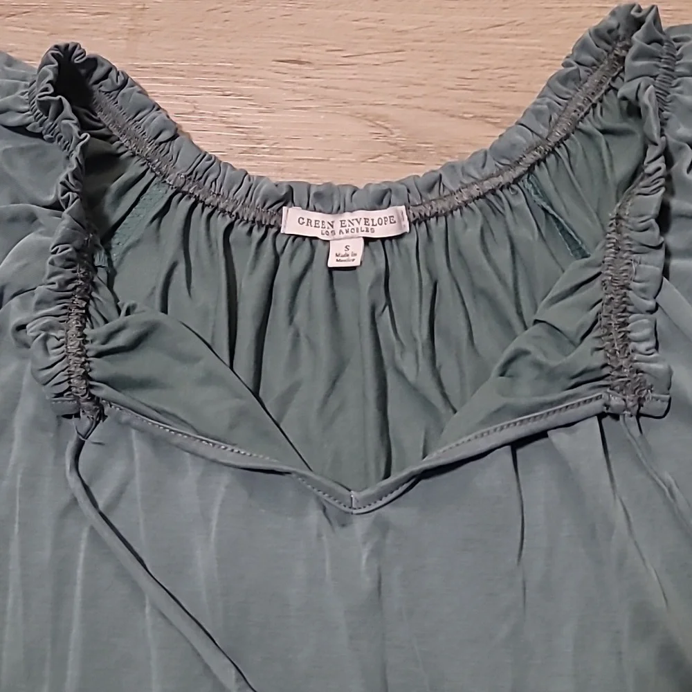 Green Envelop Los Angeles Green Puff Sleeve Top - Picture 5 of 6
